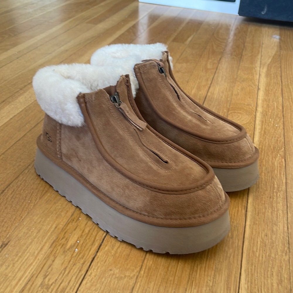 Ugg Funkette Boot, Size 8